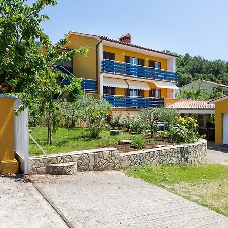 Luna Apartment